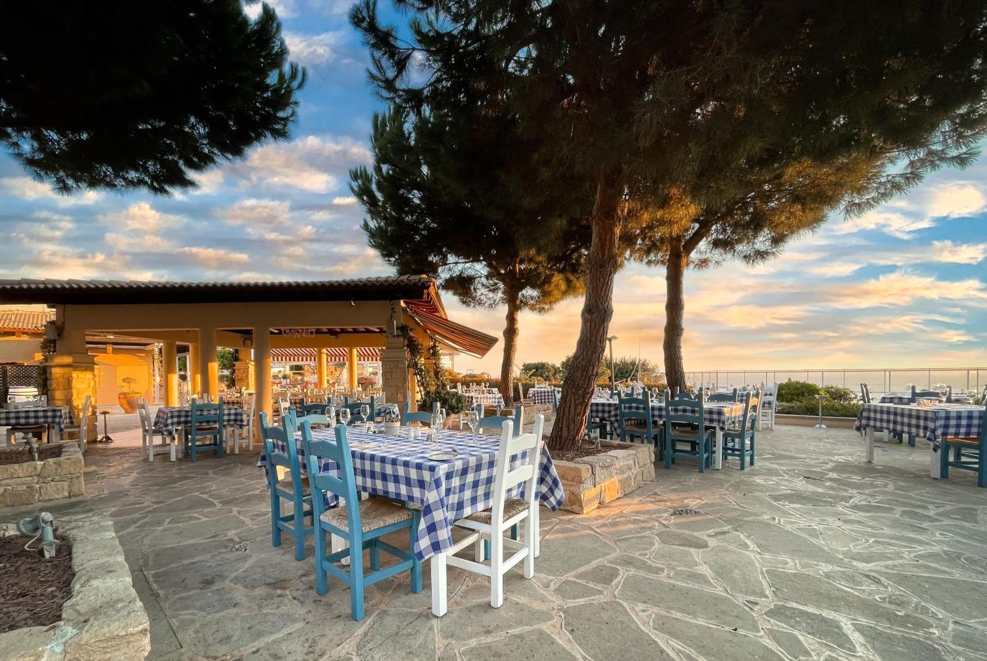 4 Bedroom Villa Helidoni With Private Infinity Pool, Aphrodite Hills Resort Kouklia Luaran gambar