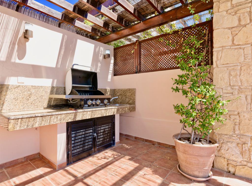 4 Bedroom Villa Helidoni With Private Infinity Pool, Aphrodite Hills Resort Kouklia Luaran gambar