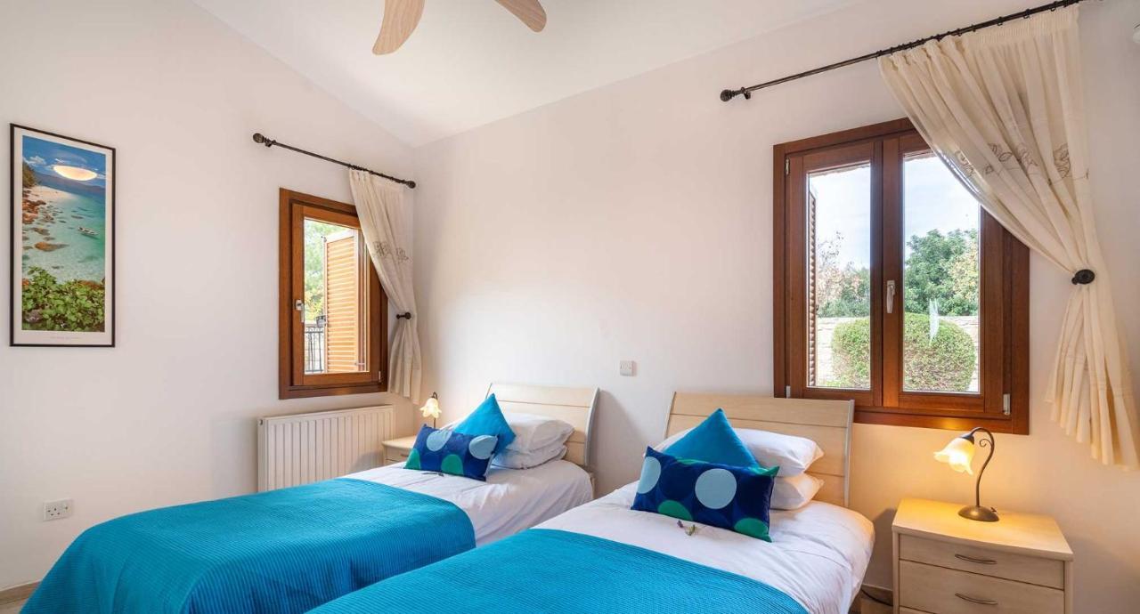 4 Bedroom Villa Helidoni With Private Infinity Pool, Aphrodite Hills Resort Kouklia Luaran gambar